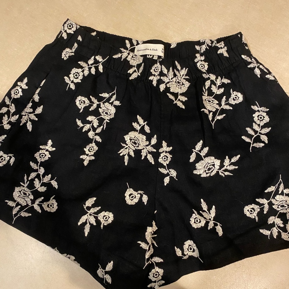 Abercrombie & Fitch shorts size medium